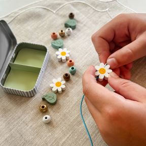 Make Your Own Bracelet, Daisies