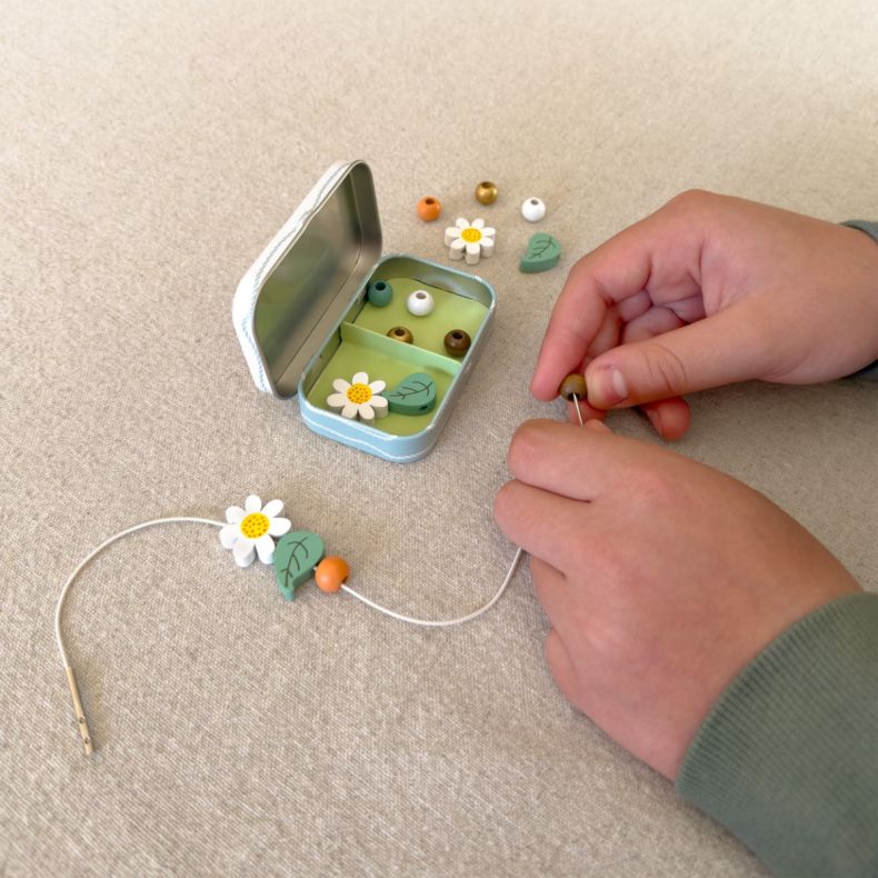 Make Your Own Bracelet, Daisies