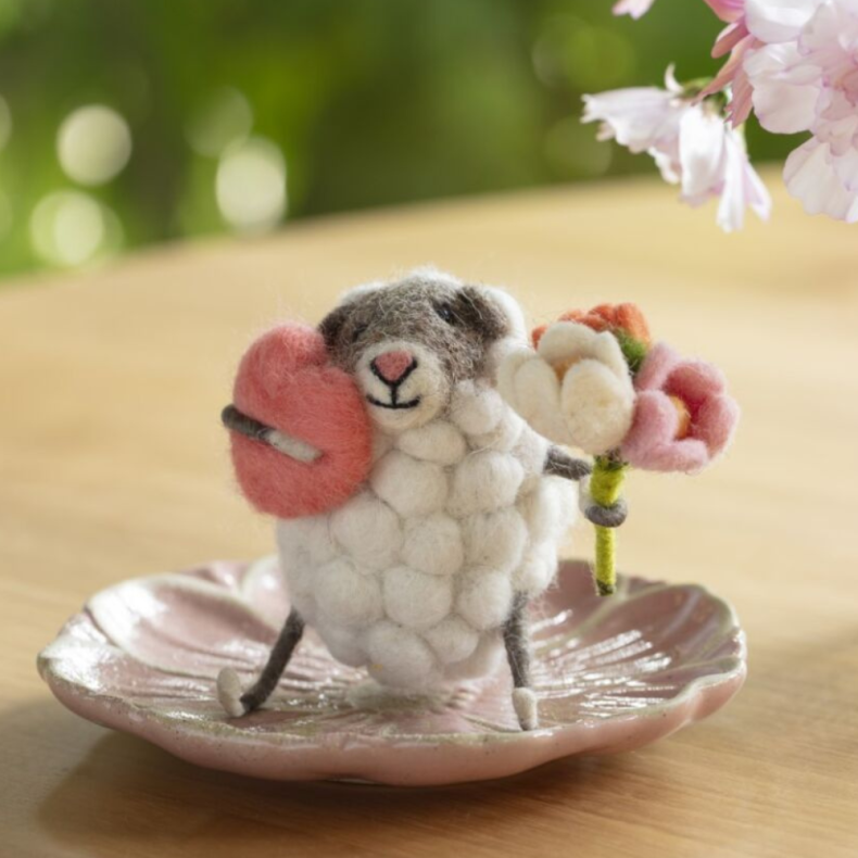 Sew Heart Felt Sheep with Bouquet and Heart