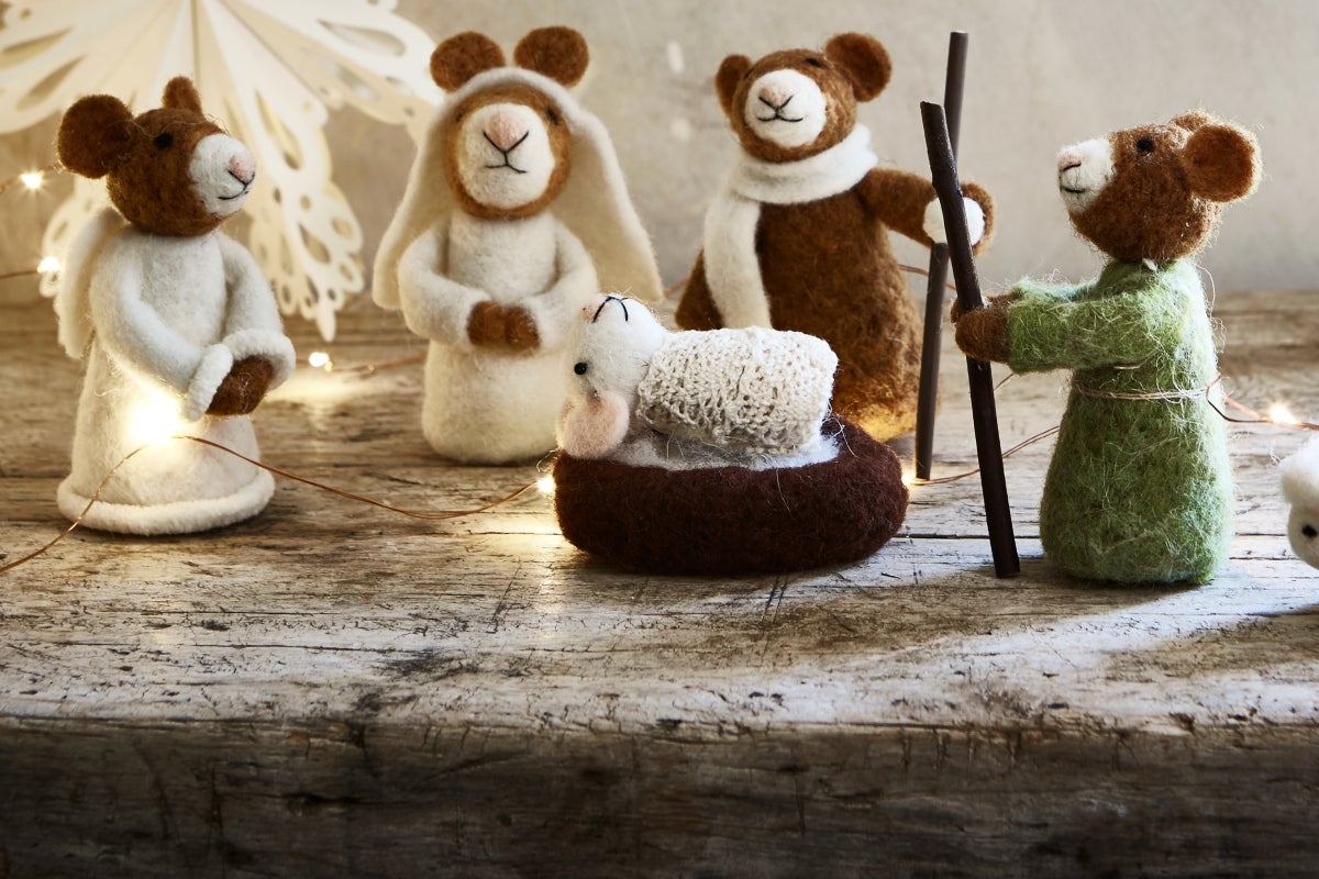 A nativity scene of felt mice